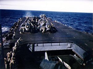 엔터프라이즈에서 이륙 준비 중인 TBM 어벤저