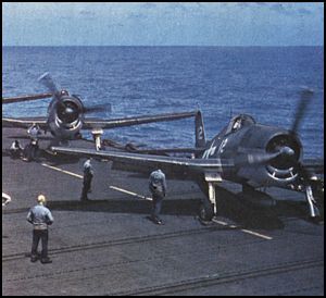 이륙을 준비 중인 그러먼 F6F-3 헬캣