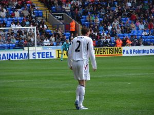 니키 헌트가 수비를 준비하는 동안 골대에 있는 야스켈래이넨