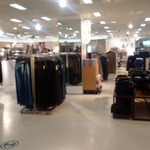 2020년 웨이크필드, 웨스트 요크셔 지점 내부