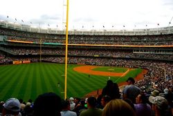 2009년 6월 13일 서브웨이 시리즈 경기를 위해 새 양키 스타디움을 가득 채운 관중들. 메츠가 6-2로 승리했다.