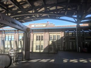 LIRR 역 상층 메자닌