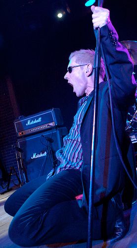 2009년 3월 18일 바르셀로나에서 공연하는 현재 보컬리스트 로버트 케인