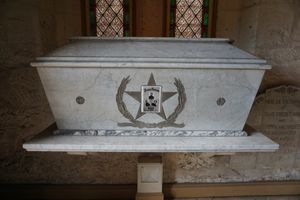 샌 페르난도 대성당에 있는 보위의 유골을 담은 석관