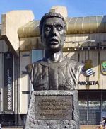 소시에다드의 홈 구장에 있는 오르마에체아 흉상