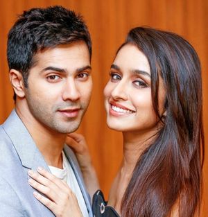 2015년 ABCD 2 홍보 행사에서 다완과 Shraddha Kapoor
