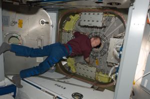 HTV-1 분리를 위한 작업을 하는 프랑크 더 비너