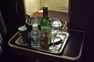 로얄에서 제공되는 웰컴 드링크 (2004년 7월 18일)