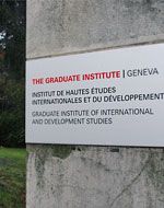 빌라 바톤 정문에 있는 IHEID의 초기 로고