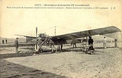 1910년경 안투아네트 IV의 오리지널 다게레오타입. 날개 후연에 경첩으로 연결된 삼각형 에일러론에 주목