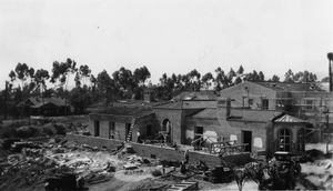 스크립스 칼리지의 엘레노어 조이 톨 홀 건설,