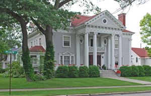 트래버스 시티의 Boardman Neighborhood Historic District에 있는 1905년 맨션인 웰링턴 인