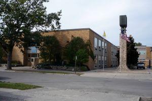 세인트 프란시스 고등학교 외관