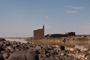 알 왈리드가 왕자였던 서기 700/01년에 건설하거나 확장한 시리아 사막의 요새 유적인 카스르 부르쿠
