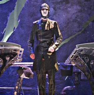 밴드 의상을 입은 로렌츠 (2009)