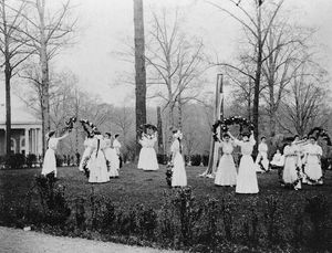 1907년 메릴랜드의 내셔널 파크 세미너리에서 열린 오월제 축제