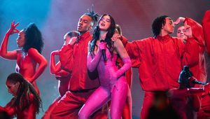 2022년 Future Nostalgia 투어에서 공연하는 리파