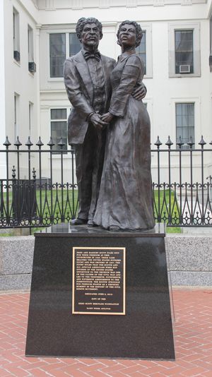 세인트루이스의 드레드와 해리엇 스콧 동상