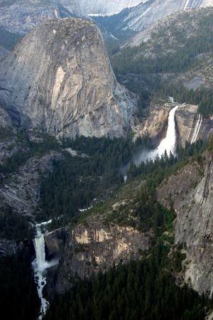 요세미티와 리틀 요세미티 계곡 사이의 거대한 계단