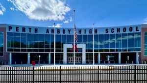 퍼스앰보이 고등학교