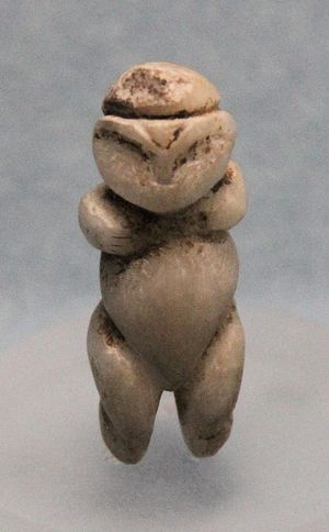 훙산 인물상 (옥)