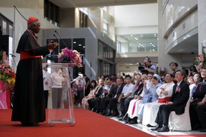 2017년 푸런 가톨릭 대학교 병원 개원식에 참석한 터크슨 추기경