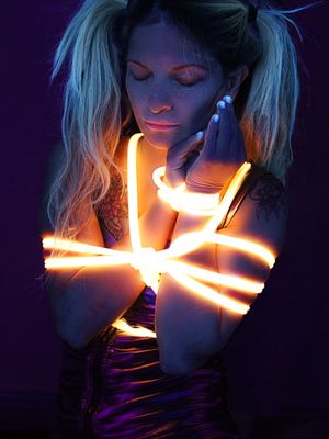 형광 로프를 사용한 시바리