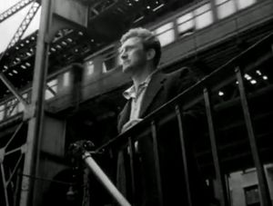 《영 맨 위드 어 혼》의 커크 더글러스, 배경은 뉴욕 제3번가 엘