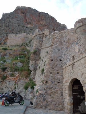 아래 마을의 서쪽 벽