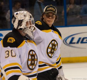 라스크(오른쪽)와 팀 토마스. 2012년 2월 경기 종료 후