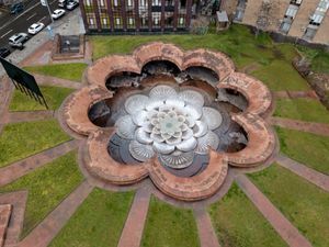 공화국 광장역 입구