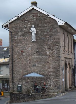 구 헤이온와이 타운 홀, 치즈 마켓 (헨리 7세 동상)