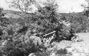1944년 이탈리아에서 MG 42 중기관총으로 무장한 독일 산악 부대