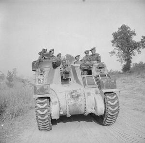 제6기갑사단 제12왕립 기병 포병 연대(명예 포병 연대)의 105mm 프리스트 자주포, 1944년 5월 17일.