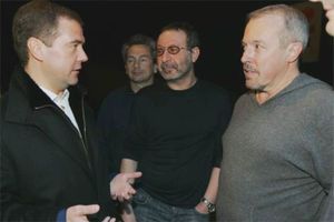 드미트리 메드베데프와 대화하는 마카레비치