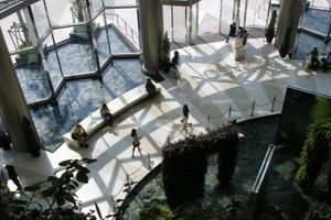 위에서 본 메인 입구