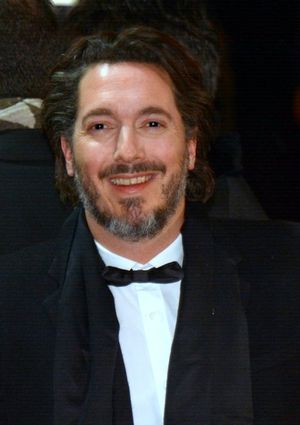 기욤 갈리엔이 여우주연상을 시상했다.