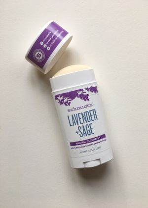 알루미늄이 없는 데오도란트, "알루미늄 없음"이라고 표시됨