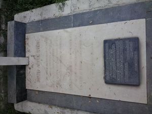 카불 셔푸르 주둔지에 위치한 아우렐 스타인의 무덤 표지석