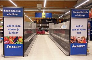 세계 보건 기구(WHO)가 코로나19를 팬데믹으로 선언한 후, 핀란드 상점에서 일시적으로 화장지가 동났다.