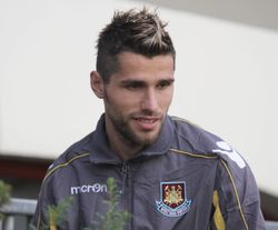 2010년 9월 11일, 업튼 파크에서 경기하는 베라미