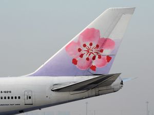 여객기의 수직 꼬리 날개