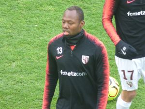 FC 메스에서 RC 랑스와의 경기 전의 순주