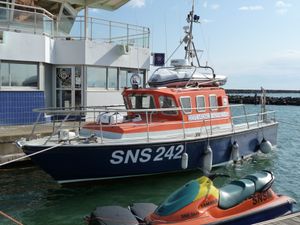 구명정, 선착장 관리사무소 부두