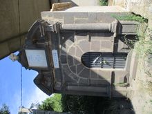 아그드에서 그라우 다그드로 가는 길: 십자가 길의 10번째 예배당 (19세기 재건)은 왼쪽 강둑 교각 발 아래 다리 바로 아래에 있다.