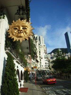 아미고 레스토랑 밖의 웡나이충 로드