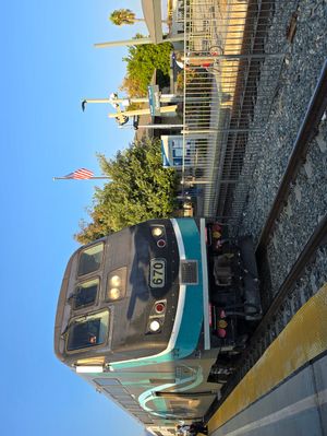 채츠워스역에서 대기 중인 메트로링크 열차