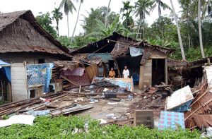 2005년 4월 4일 미 해군이 촬영한 2005년 니아스-시멀루에 지진으로 파괴된 주택 사진