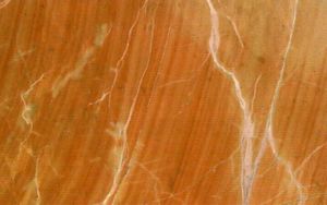 크로아티아 시니에서 채석된 대리석 슬래브의 표면