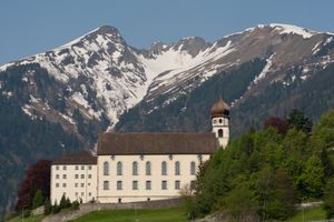 페퍼스 수도원과 알프스산맥